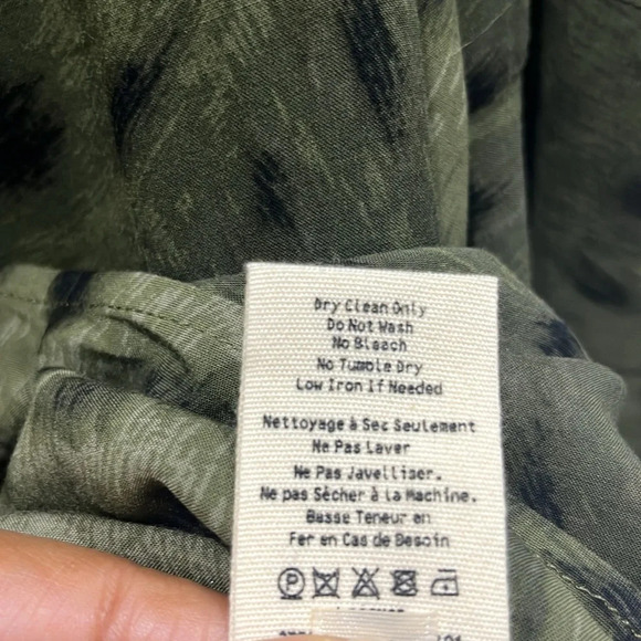 L'AGENCE Mei Bell-Sleeve Surplice Blouse Green Animal Print Sz S - Picture 8 of 9